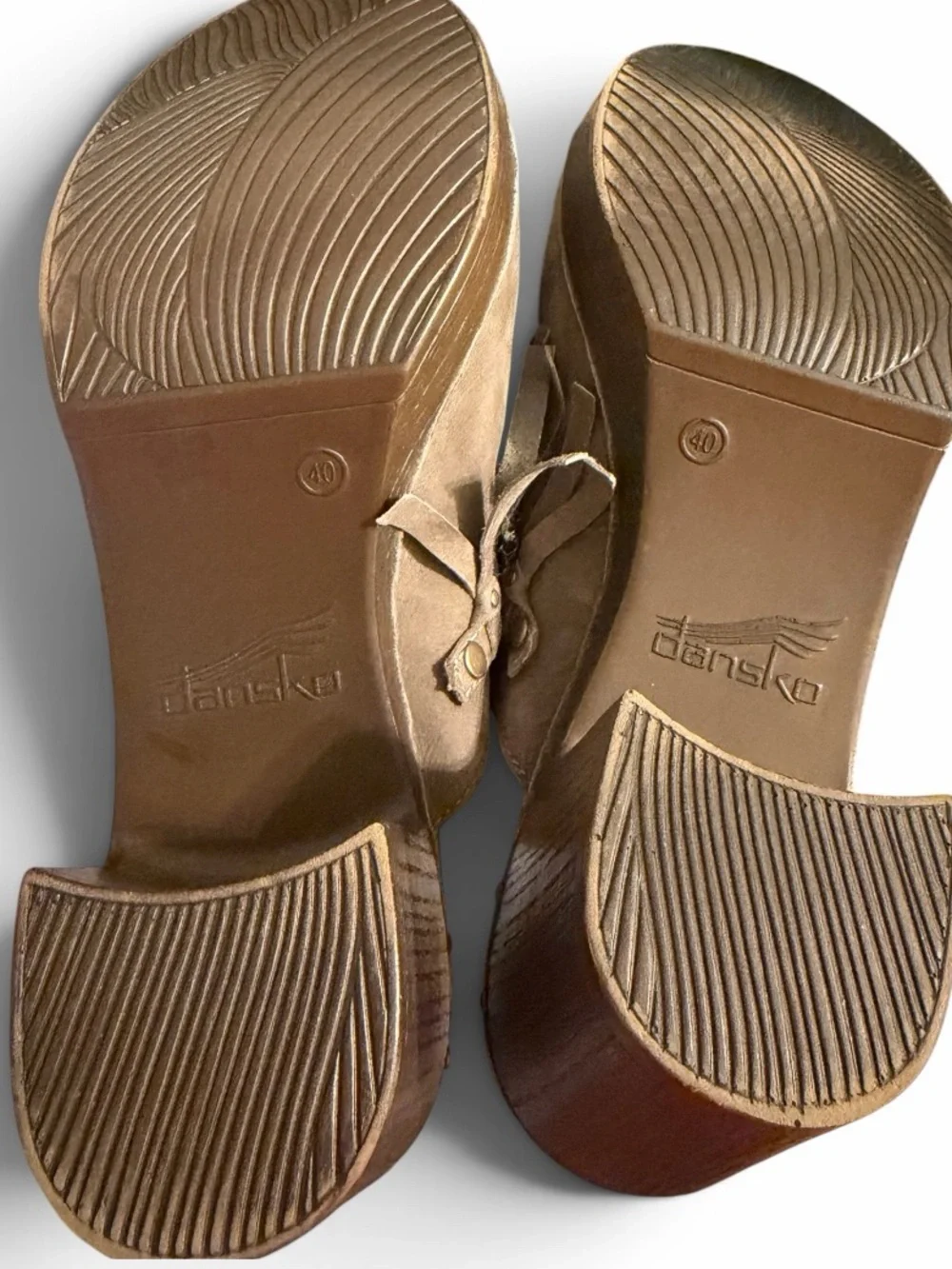 Dansko Deni Clogs EU 40 Taupe Nubuck Fringe Studded Platform Boho Mules